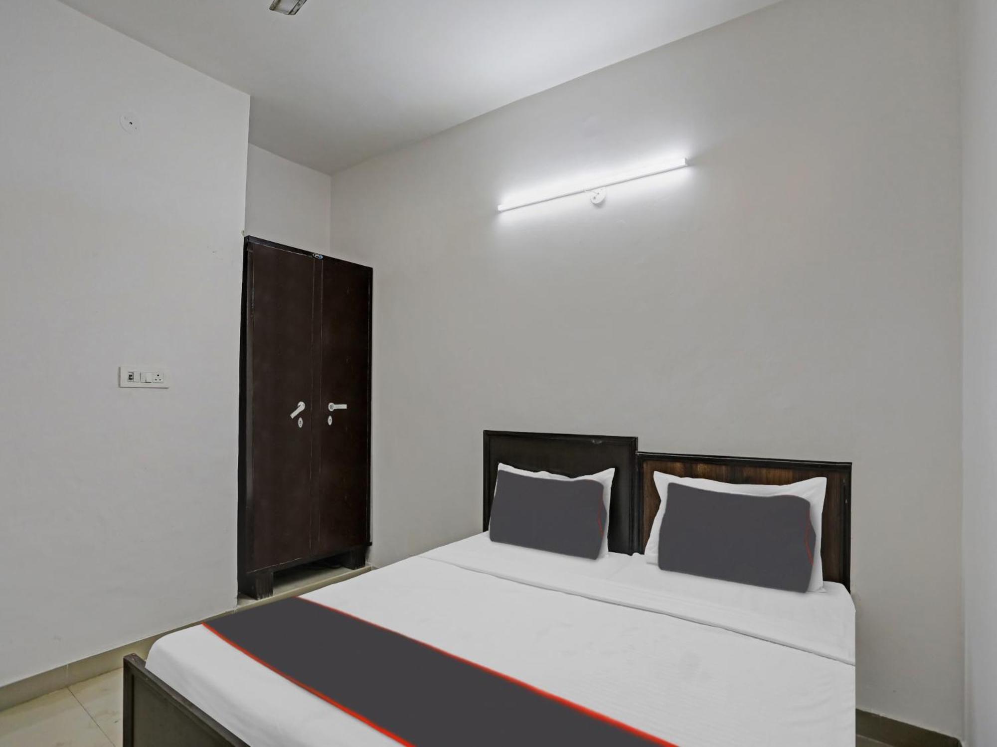 Spot On Mt White House Hotel Badarpur  Exterior photo